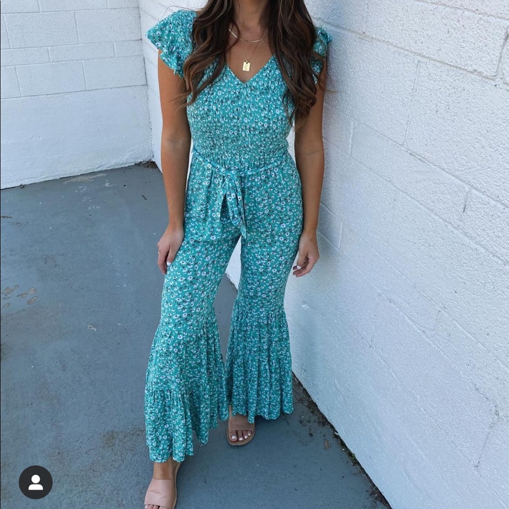 Floral 💐💙💚Flare Smocked Jumpsuit
